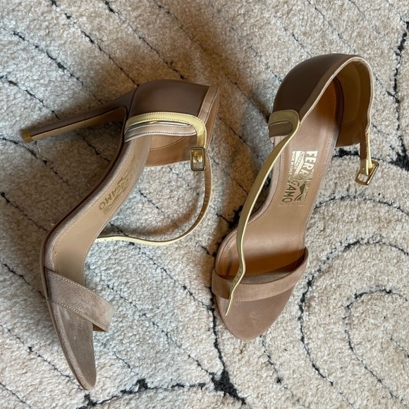NUDE ferragamo heeled sandal - Picture 2 of 3